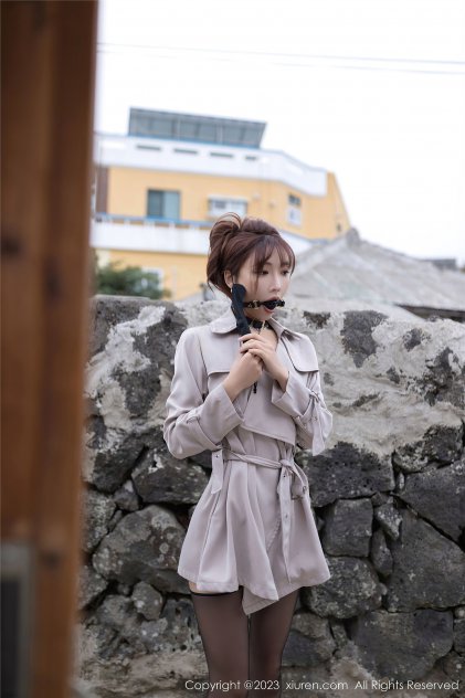 电影网站黄色海报